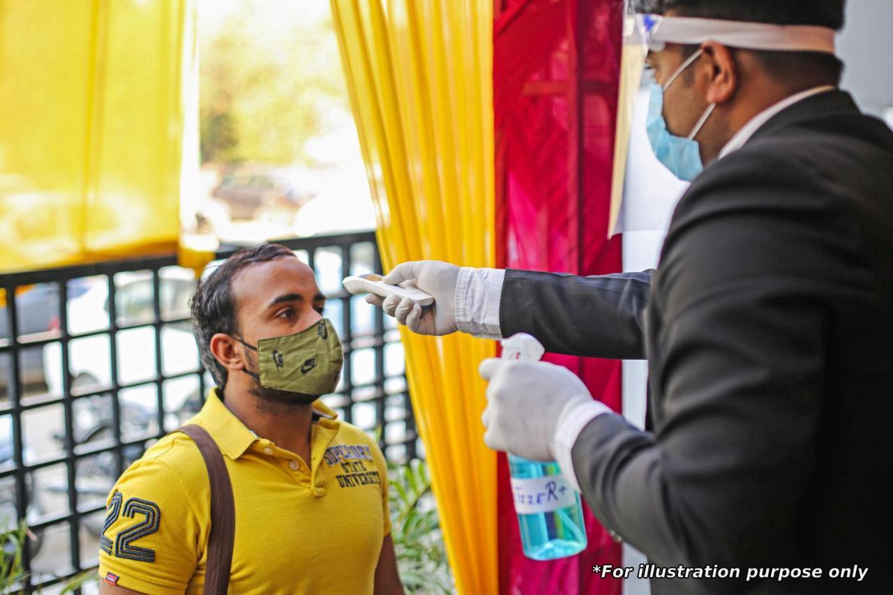 Hotel Vaccinated Staff- Oyo Townhouse 105 Khar West Station Mumbai Exterior foto
