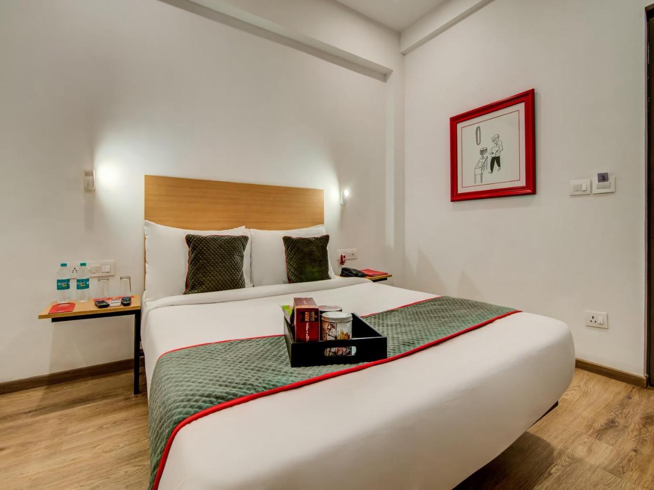 Hotel Vaccinated Staff- Oyo Townhouse 105 Khar West Station Mumbai Exterior foto