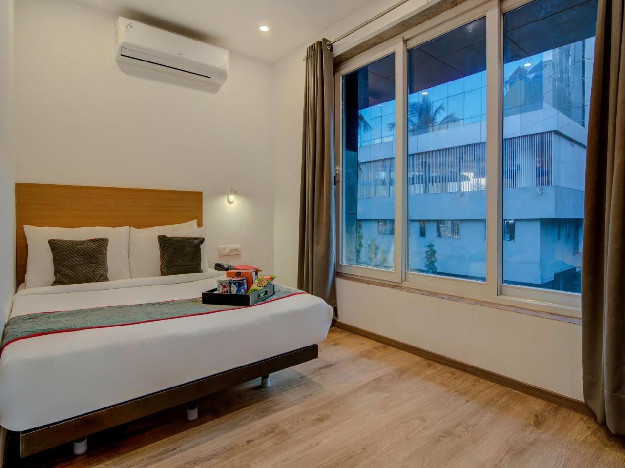 Hotel Vaccinated Staff- Oyo Townhouse 105 Khar West Station Mumbai Exterior foto