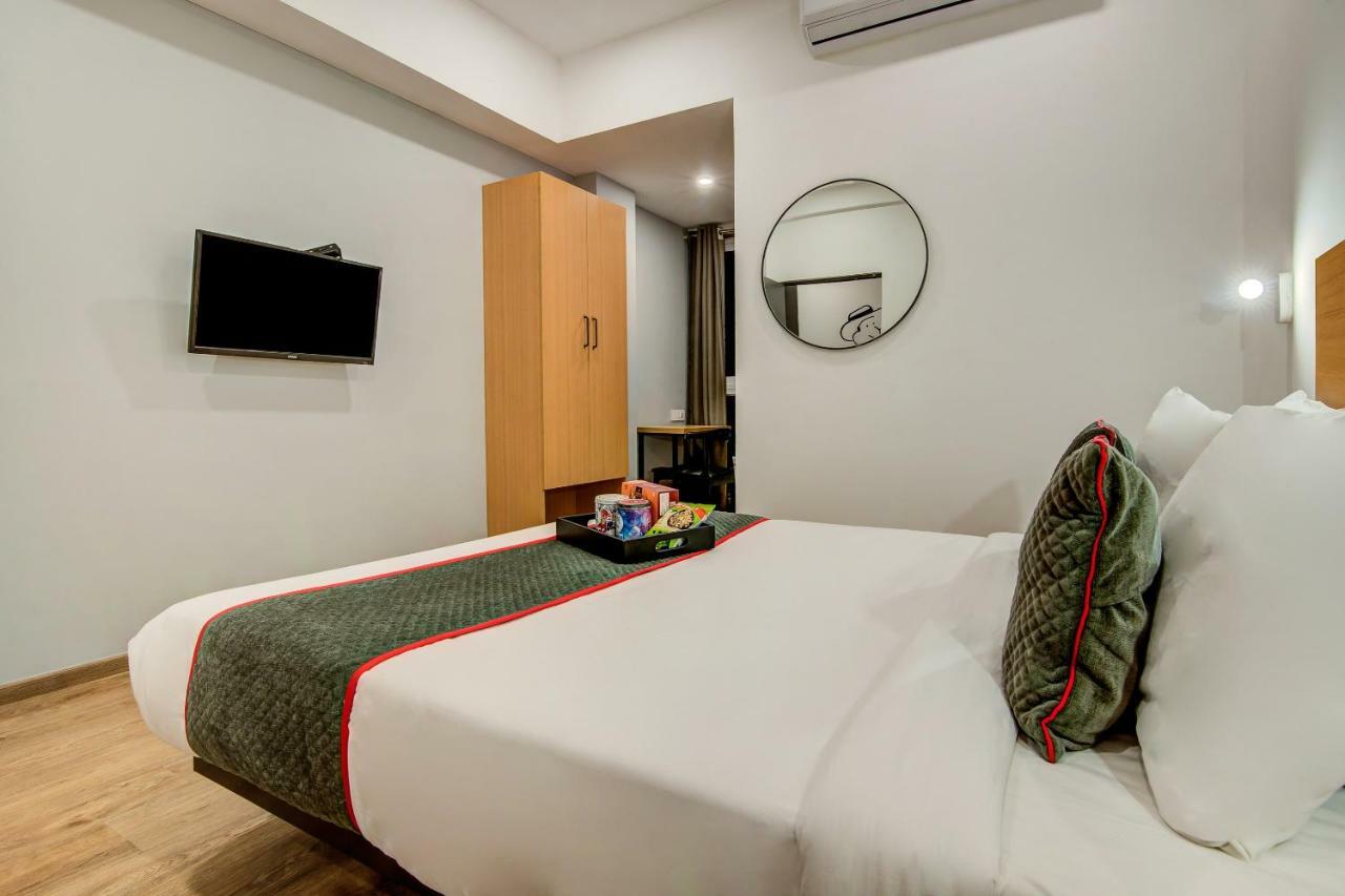 Hotel Vaccinated Staff- Oyo Townhouse 105 Khar West Station Mumbai Exterior foto