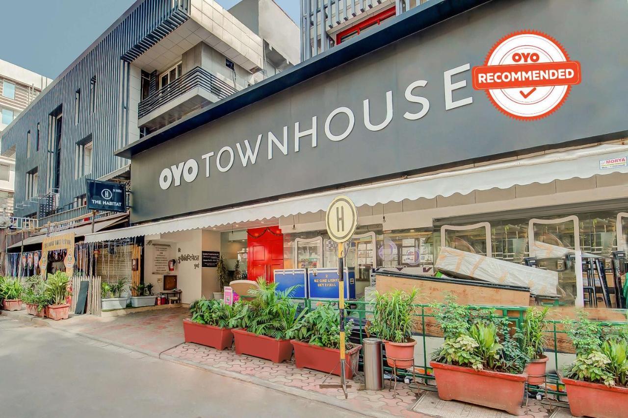 Hotel Vaccinated Staff- Oyo Townhouse 105 Khar West Station Mumbai Exterior foto