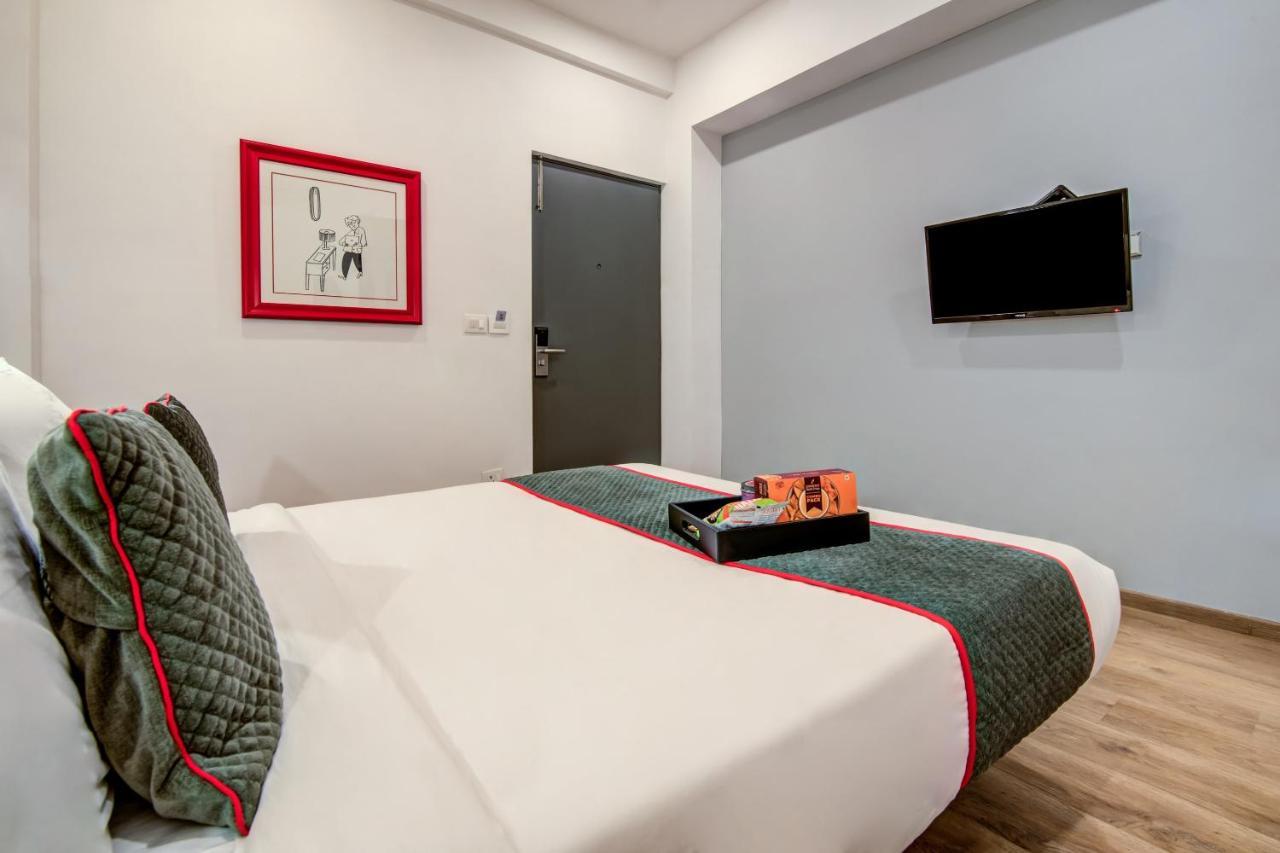 Hotel Vaccinated Staff- Oyo Townhouse 105 Khar West Station Mumbai Exterior foto